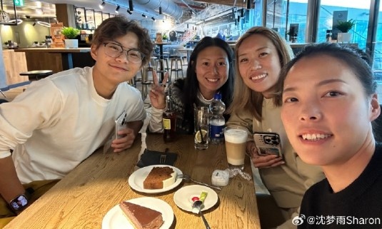 沈夢(mèng)雨曬留洋生活：藝術(shù)不止于畫(huà)布 圣誕味越來(lái)越濃